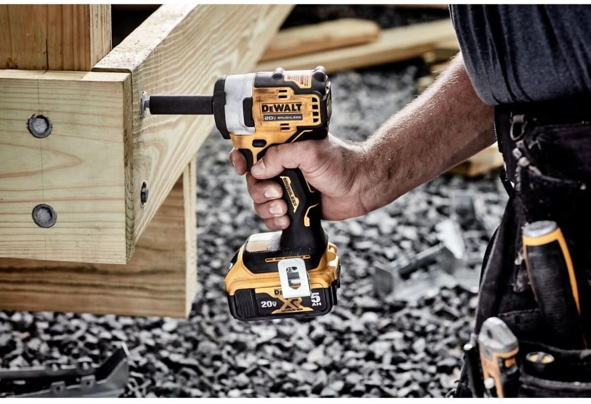 DeWALT DCF913B 20V MAX* 3/8 -in. Cordless Impact Wrench with Hog Ring Anvil, Tool Only (PROMO) - Image 3