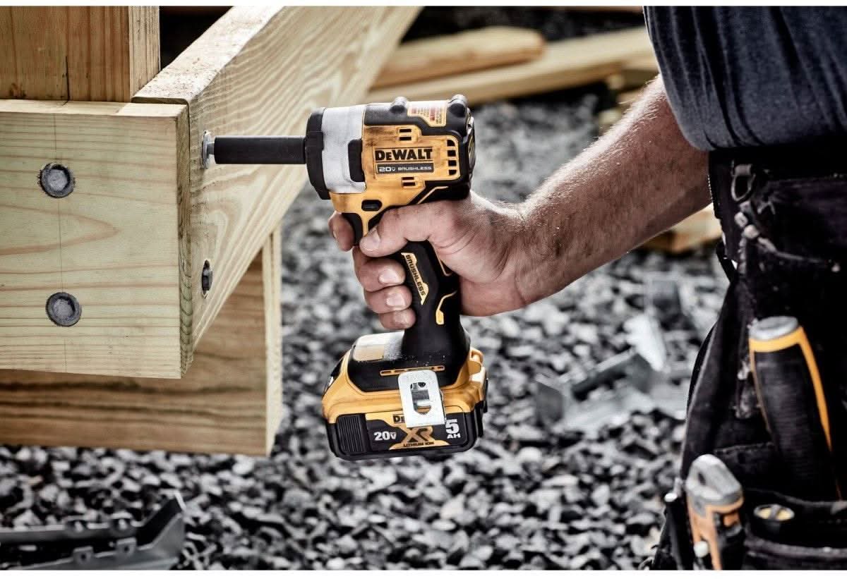 DeWALT DCF913P2 20V MAX* 3/8 -in. Cordless Impact Wrench with Hog Ring Anvil Kit - Image 3