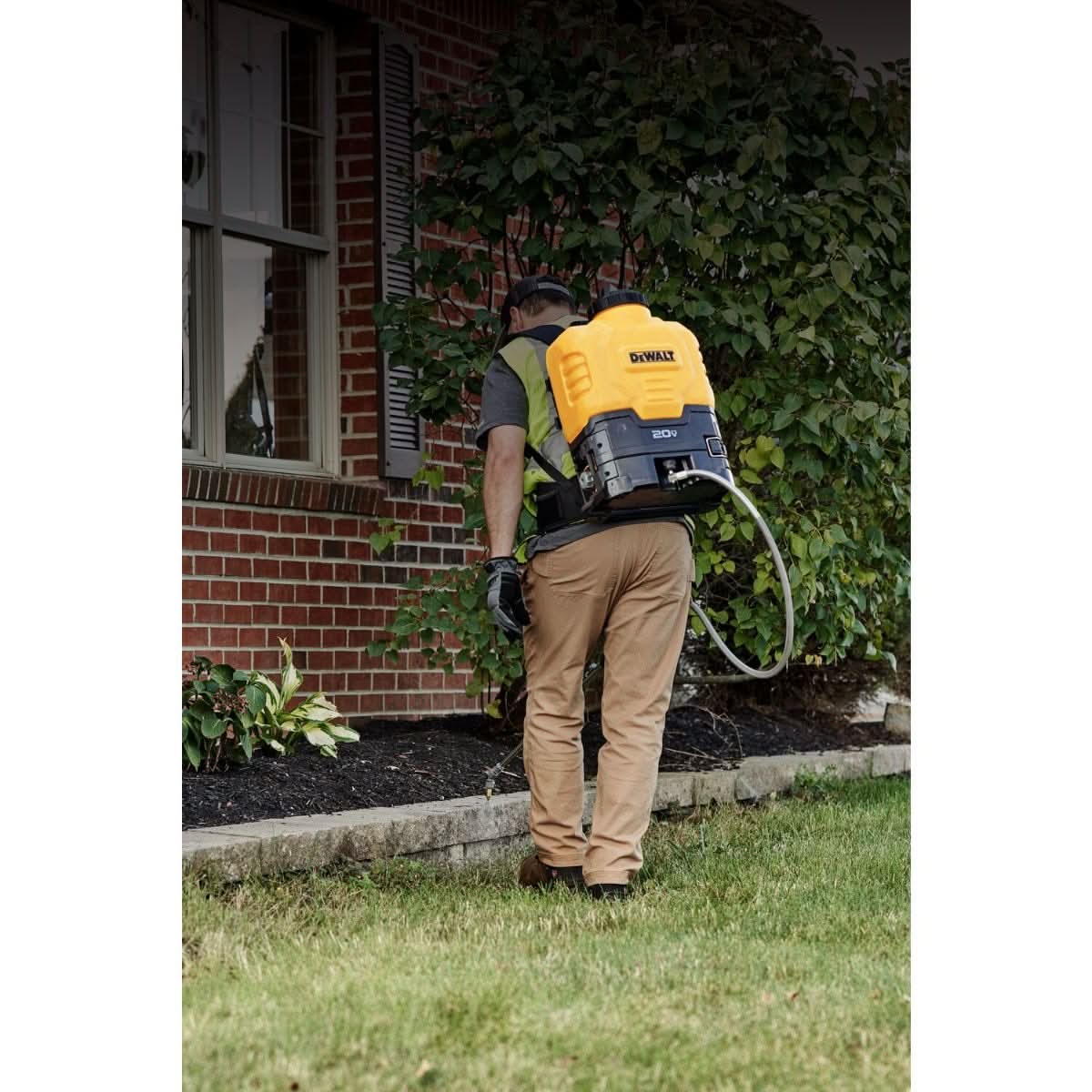 DeWalt DXSP190681B 20V MAX 4-Gallon Backpack Sprayer, Tool Only - Image 3