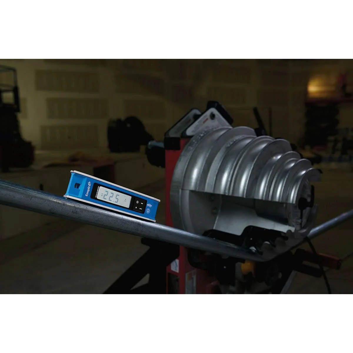 Empire em105.9 Magnetic Digital 9" Torpedo Level - Image 2