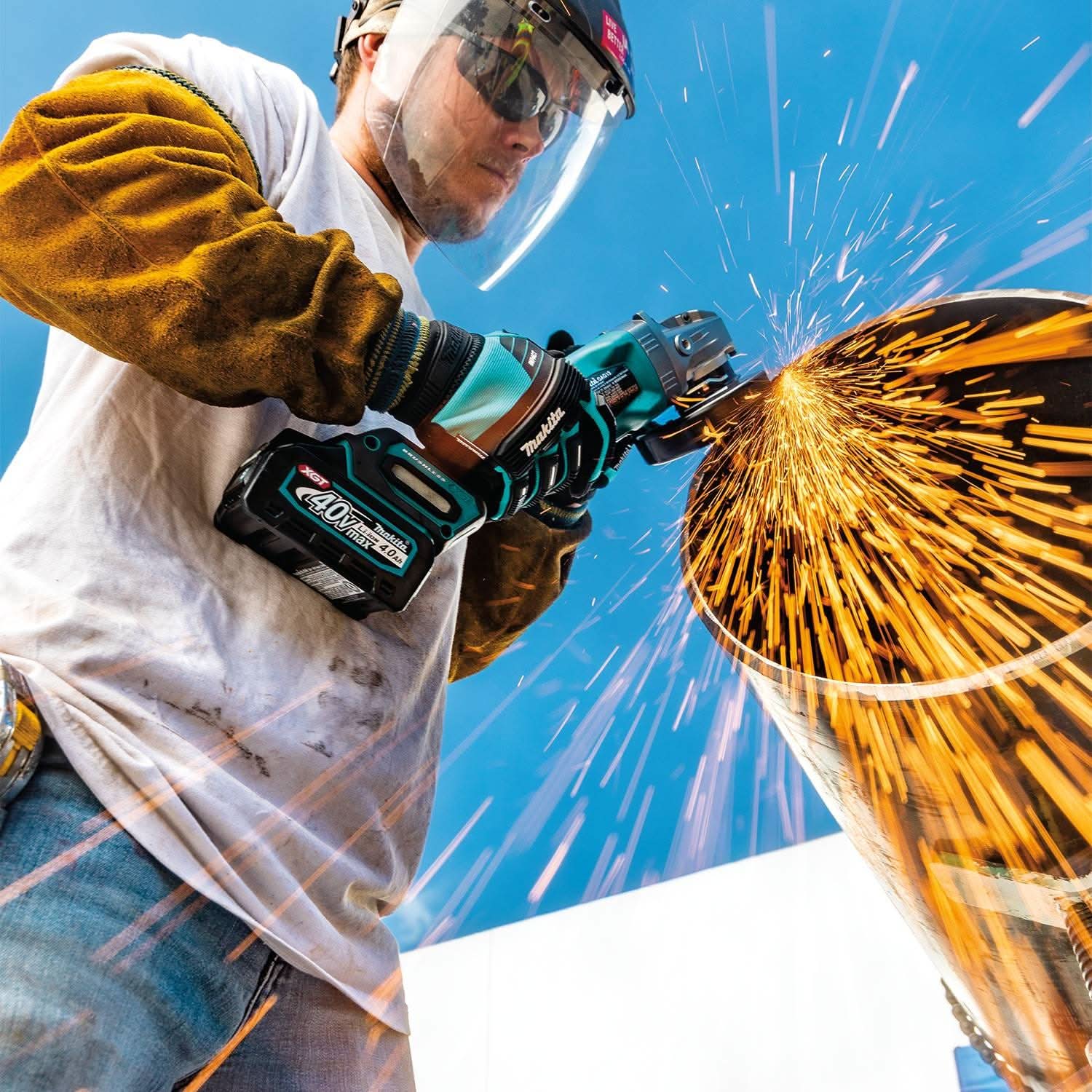 Makita GAG13M1 40V max XGT Brushless Cordless 4-1/2" / 5" X-LOCK Paddle Switch Angle Grinder Kit, with Electric Brake (4.0Ah) - Image 3