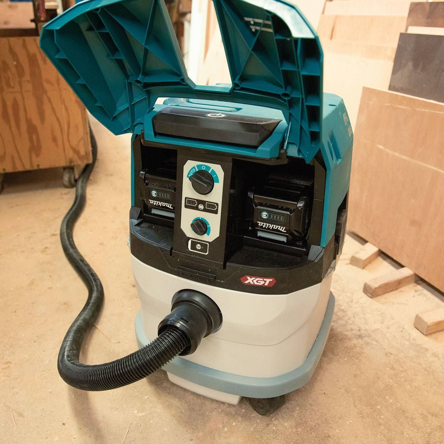 Makita GCV04ZUX 40V max XGT Brushless Cordless 4 Gallon HEPA Filter Dry Dust Extractor, AWS, Tool Only - Image 3