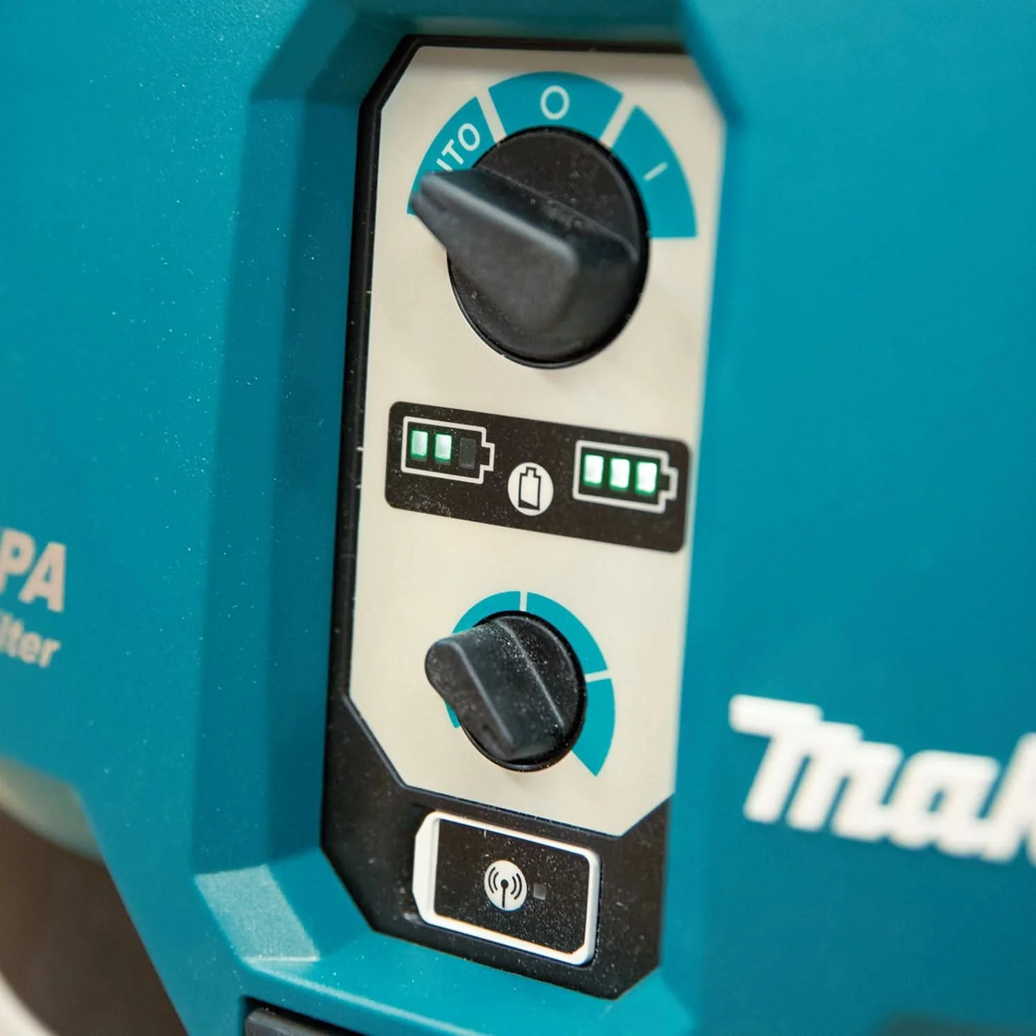Makita GCV04ZX 40V max XGT Brushless Cordless 4 Gallon HEPA Filter Dry Dust Extractor, AWS Capable, Tool Only - Image 3