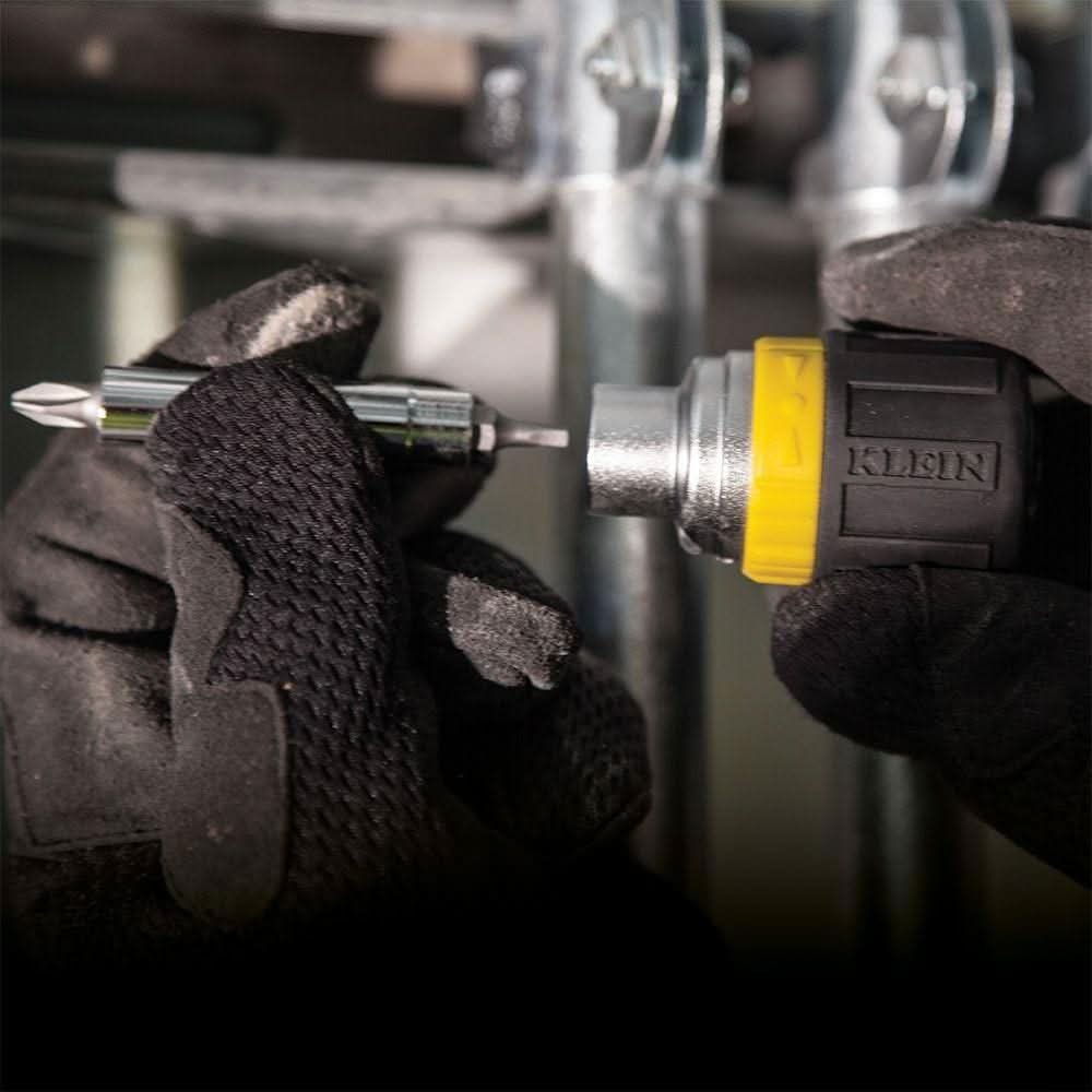 Klein 32593 Multi-Bit Ratcheting Screwdriver, 6-in-1, Stubby, Ph, Sl, Nut Bits - Image 2