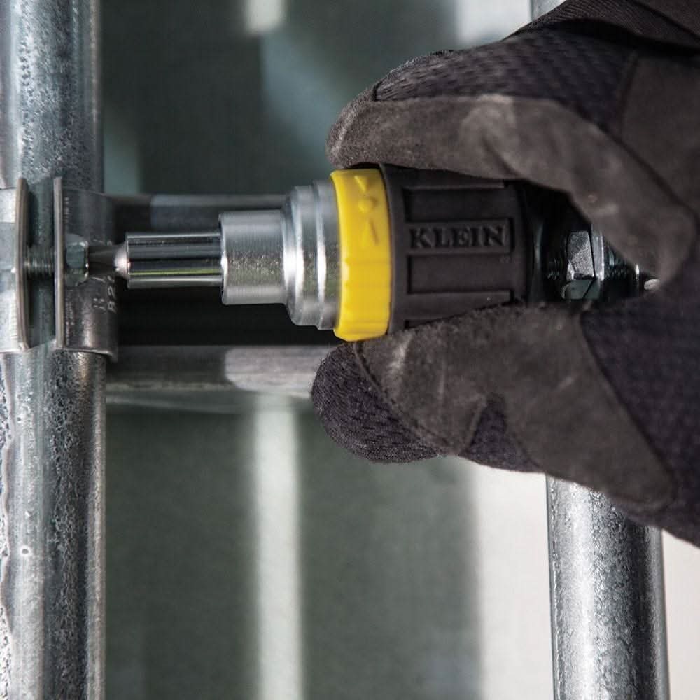 Klein 32593 Multi-Bit Ratcheting Screwdriver, 6-in-1, Stubby, Ph, Sl, Nut Bits - Image 3