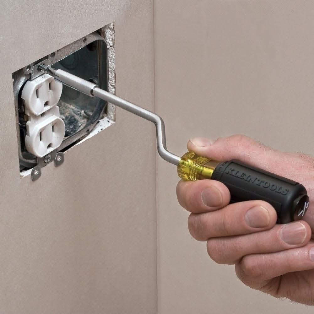Klein 67100 Multi-Bit Screwdriver, 2-in-1 Rapi-Drive Phillips and Slotted Bits - Image 2