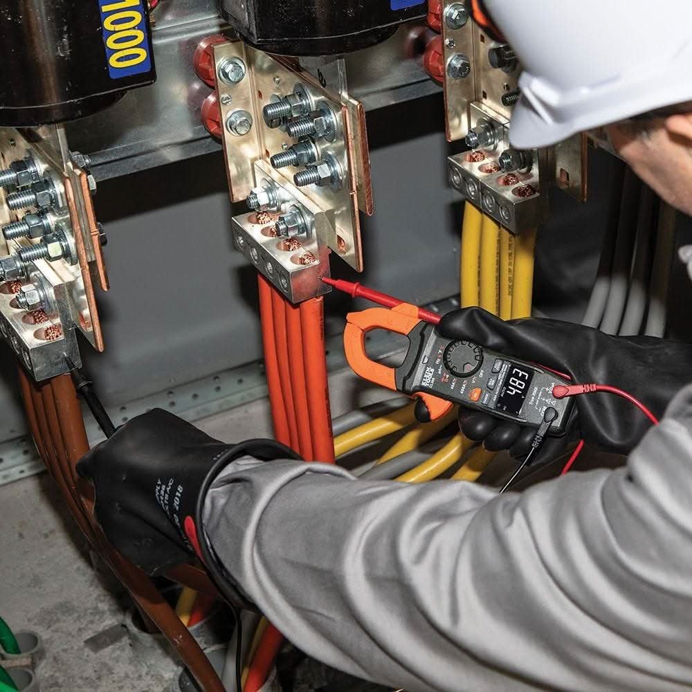 Klein CL390 AC/DC Digital Clamp Meter, Auto-Ranging 400 Amp - Image 3