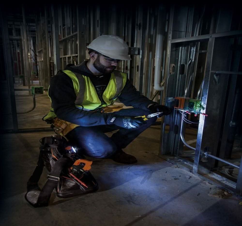 Klein CL700 Digital Clamp Meter, AC Auto-Ranging TRMS, Low Impedance (LoZ) Mode - Image 3