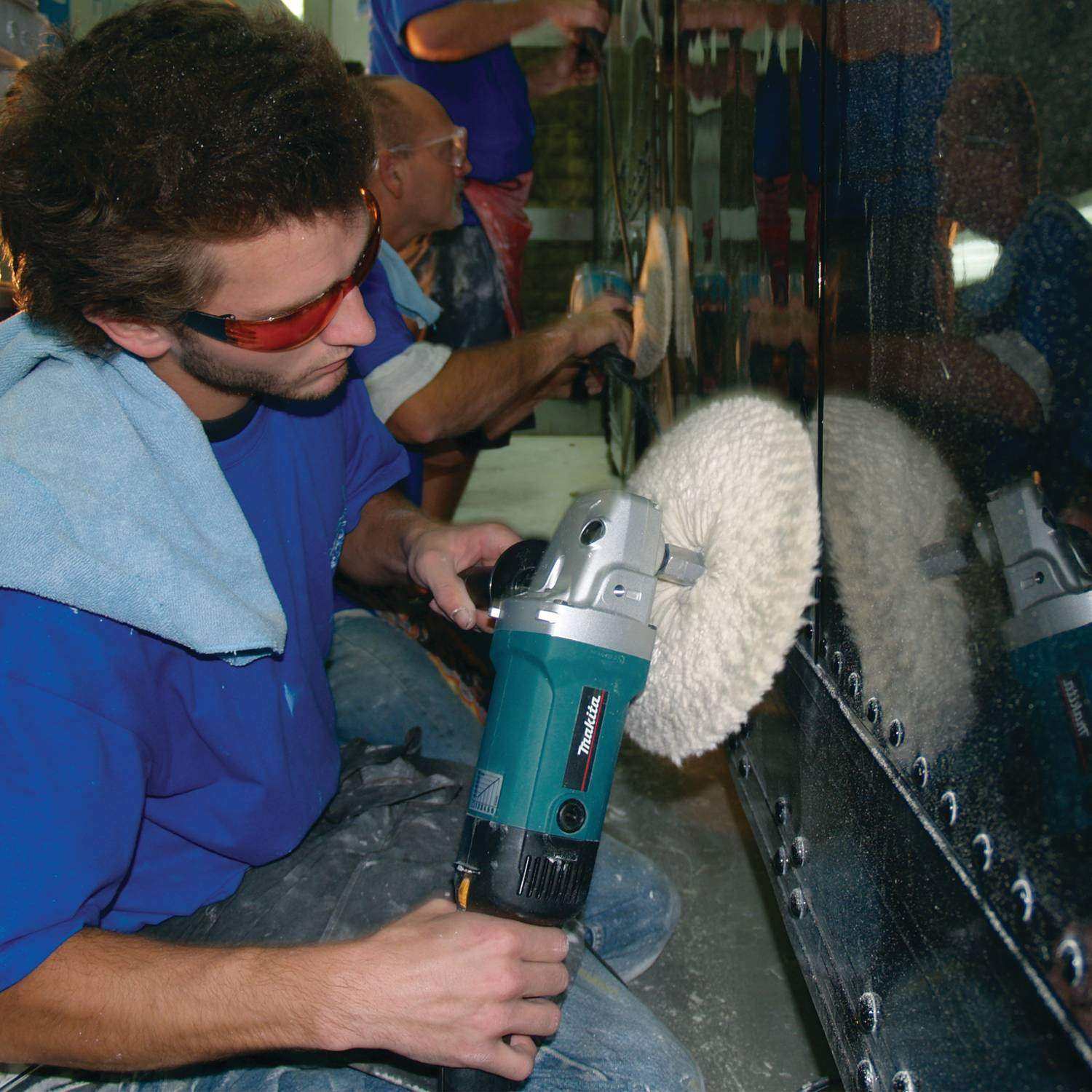 Makita 9227C Corded 7" Polisher - Image 2