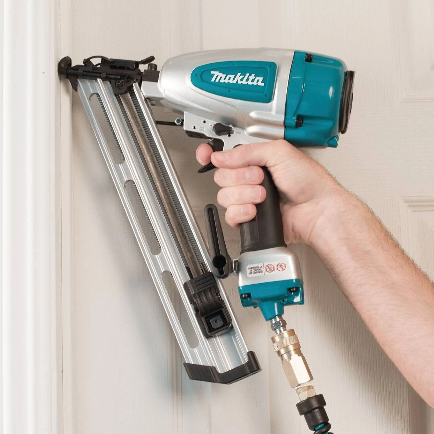 Makita AF635 15 Gauge, 2-1/2" 34-Degree Angled Finish Nailer - Image 3