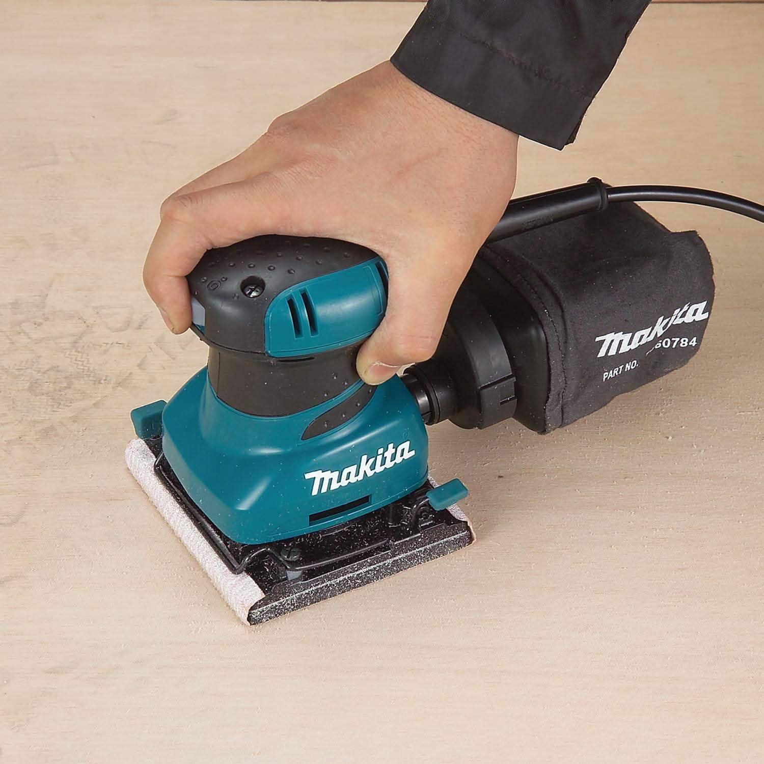 Makita BO4556 Corded 1/4 Sheet Finishing Sander - Image 2