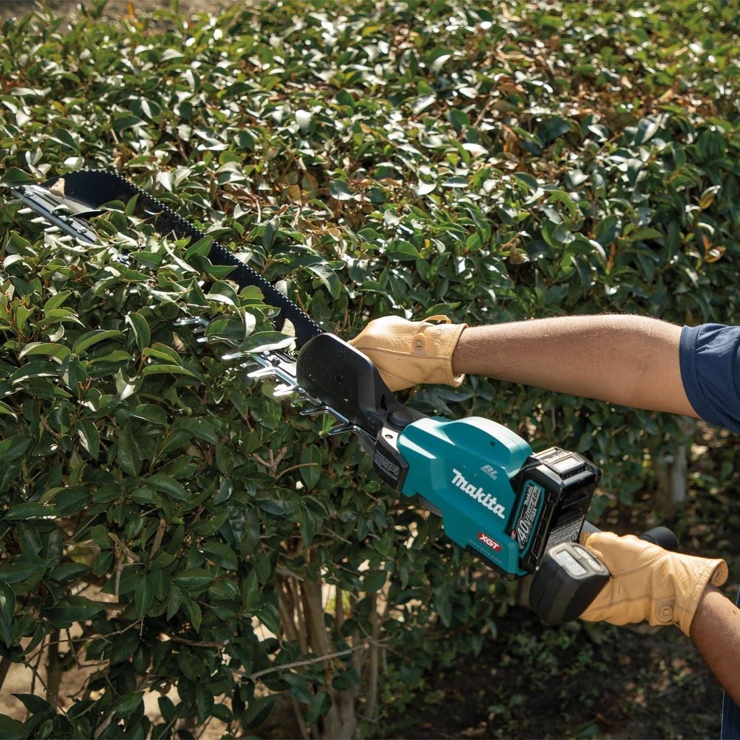 Makita GHU04M1 40V max XGT Brushless Cordless 24" Single-Sided Hedge Trimmer Kit (4.0Ah) - Image 2