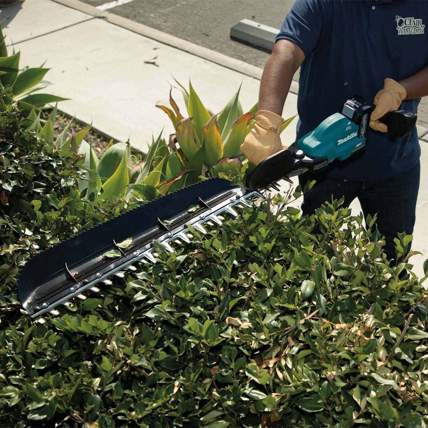 Makita GHU05M1 40V max XGT Brushless Cordless 30" Single-Sided Hedge Trimmer Kit (4.0Ah) - Image 2