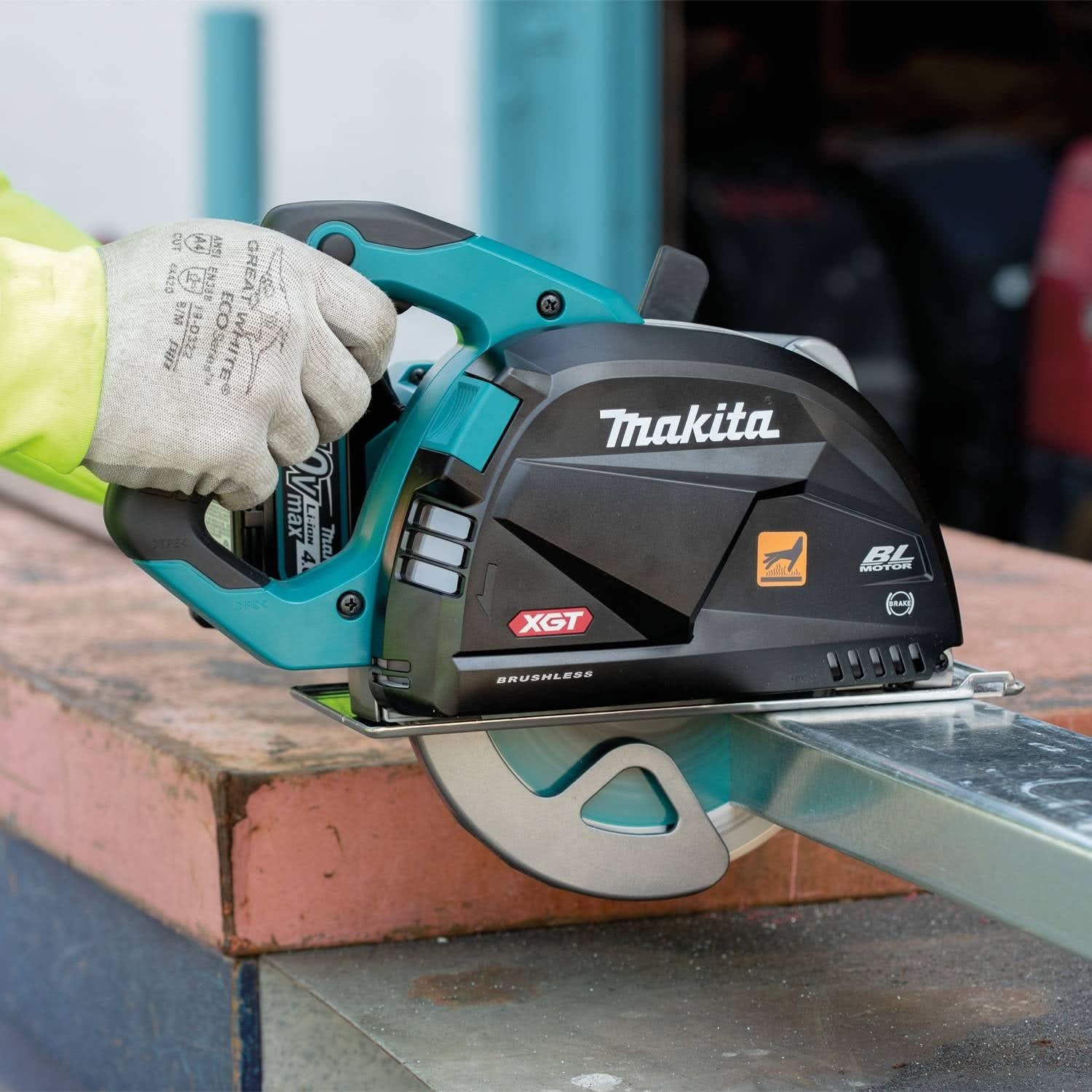 Makita GSC01M1 40V max XGT Brushless Cordless 7-1/4" Metal Cutting Saw Kit, with Electric Brake and Chip Collector (4.0Ah) - Image 3