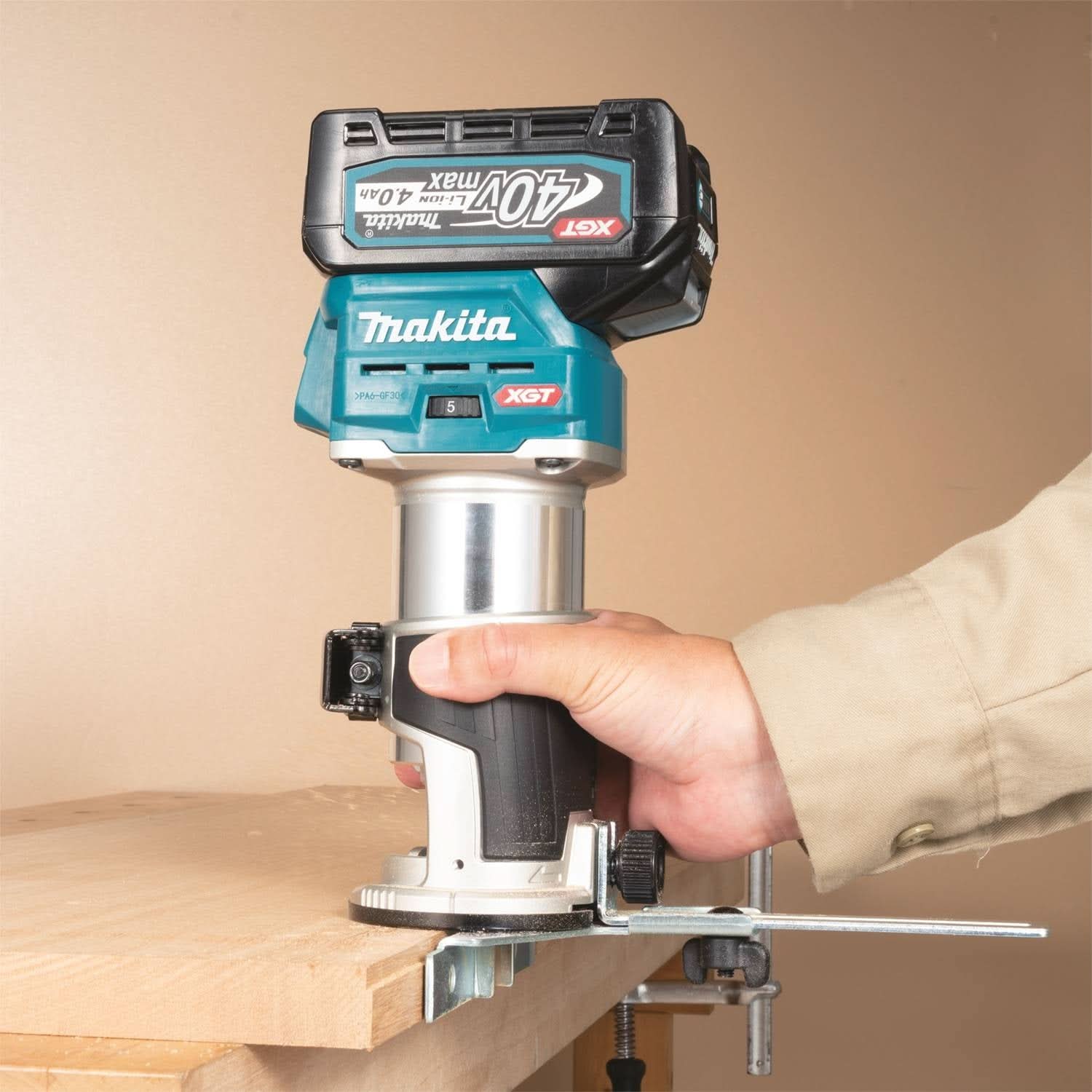 Makita GTR01D1 40V max XGT Brushless Cordless Compact Router Kit (2.5Ah) - Image 3