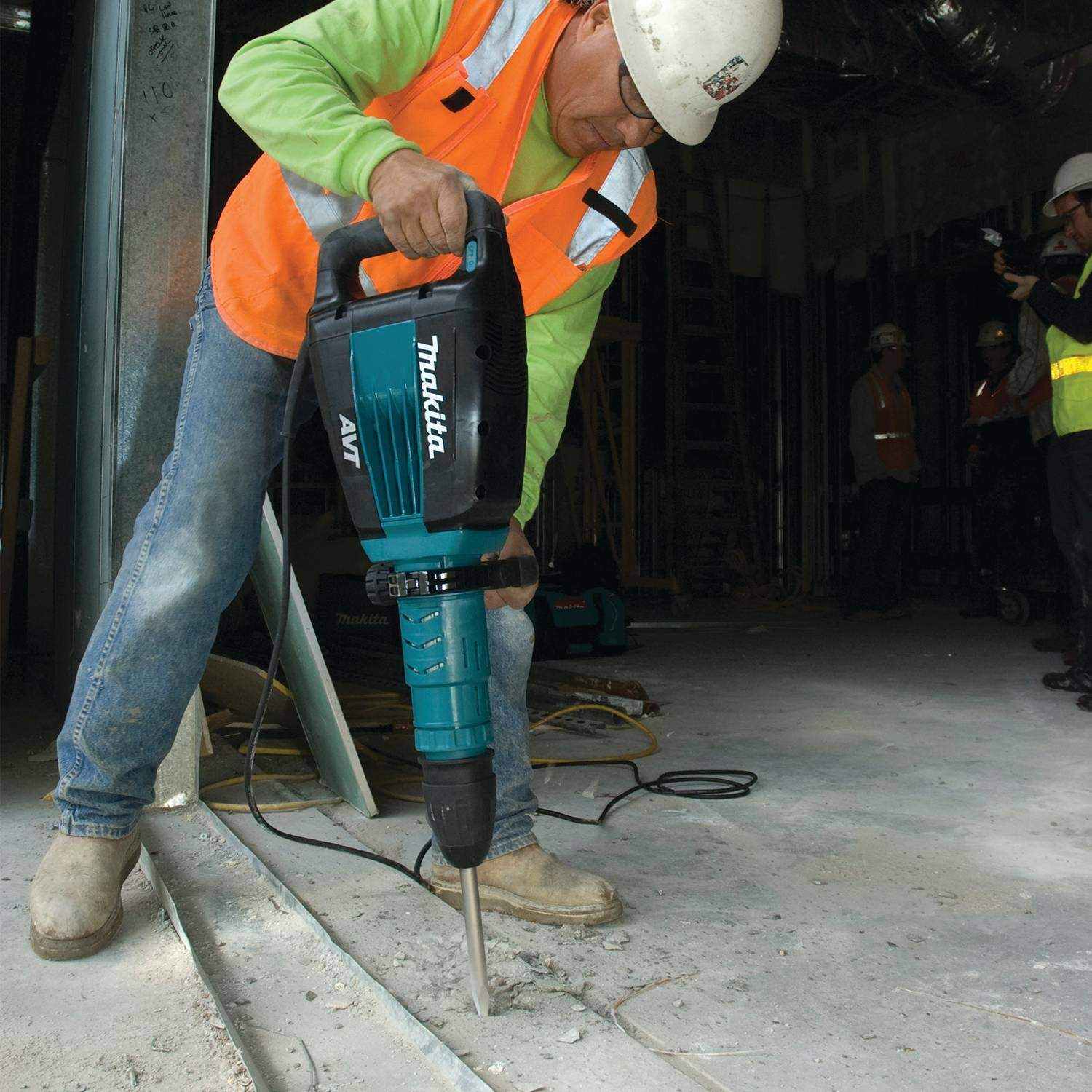 Makita HM1214C 27 lb. SDS-MAX AVT Demolition Hammer - Image 2