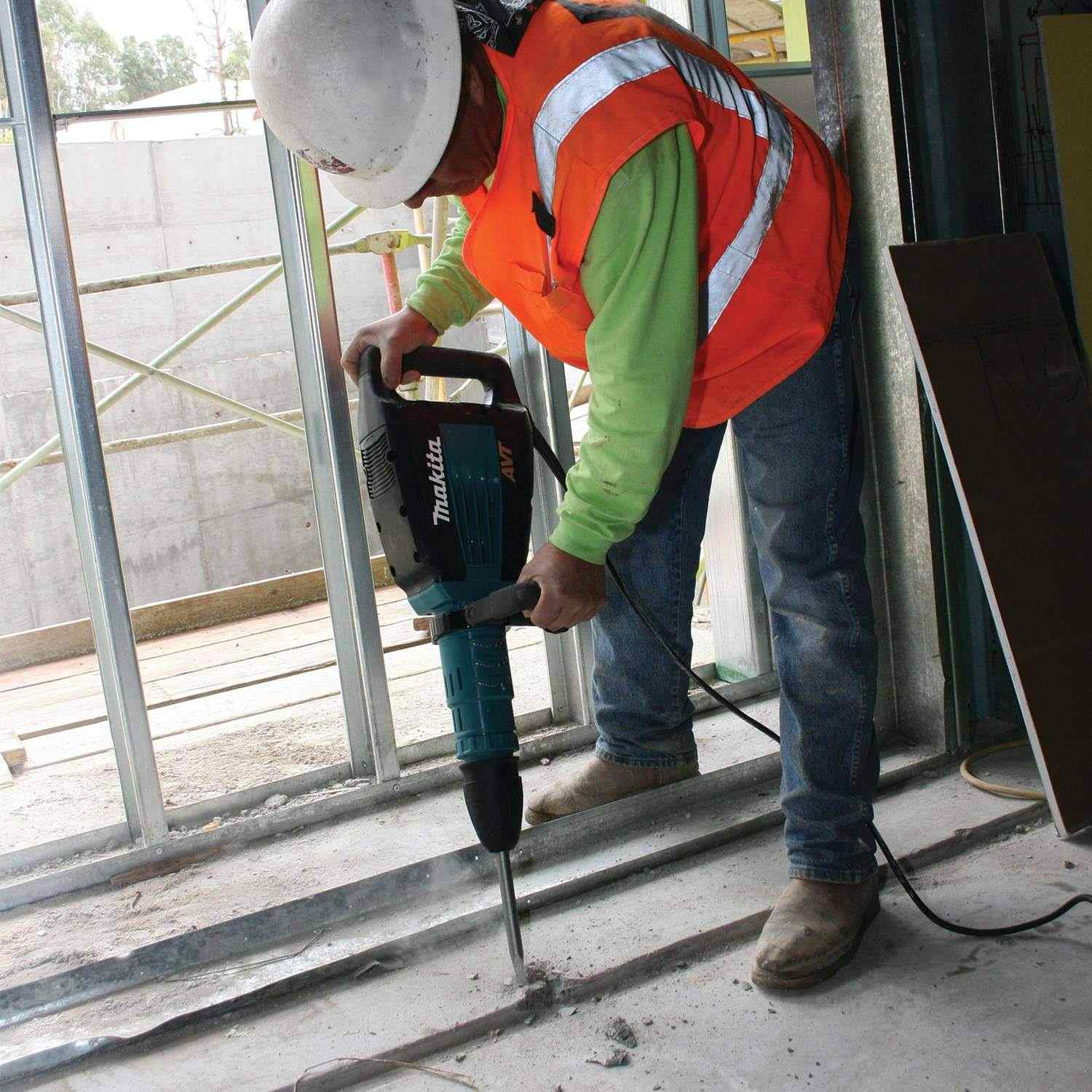 Makita HM1214C 27 lb. SDS-MAX AVT Demolition Hammer - Image 3