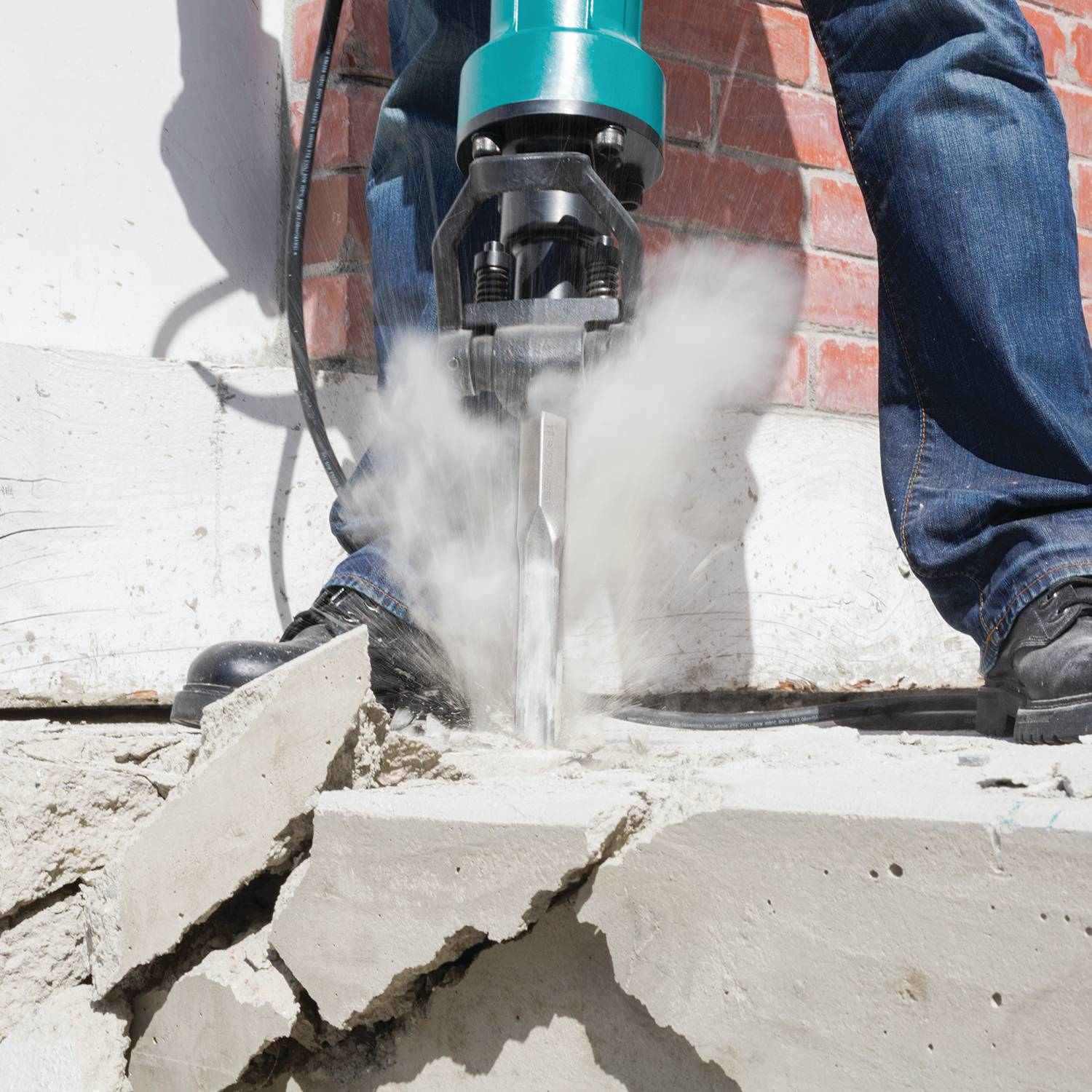 Makita HM1812 70 lb. Advanced AVT Breaker Hammer, accepts 1-1/8" Hex bits - Image 3