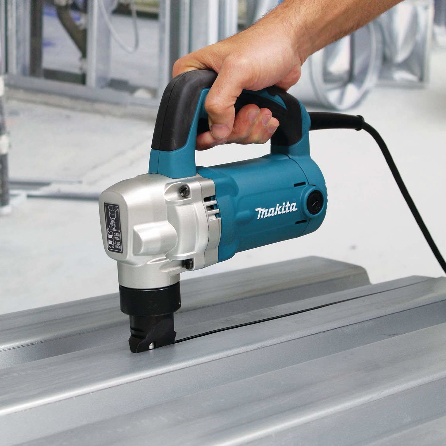 Makita JN3201 Corded 10 Gauge Nibbler - Image 2