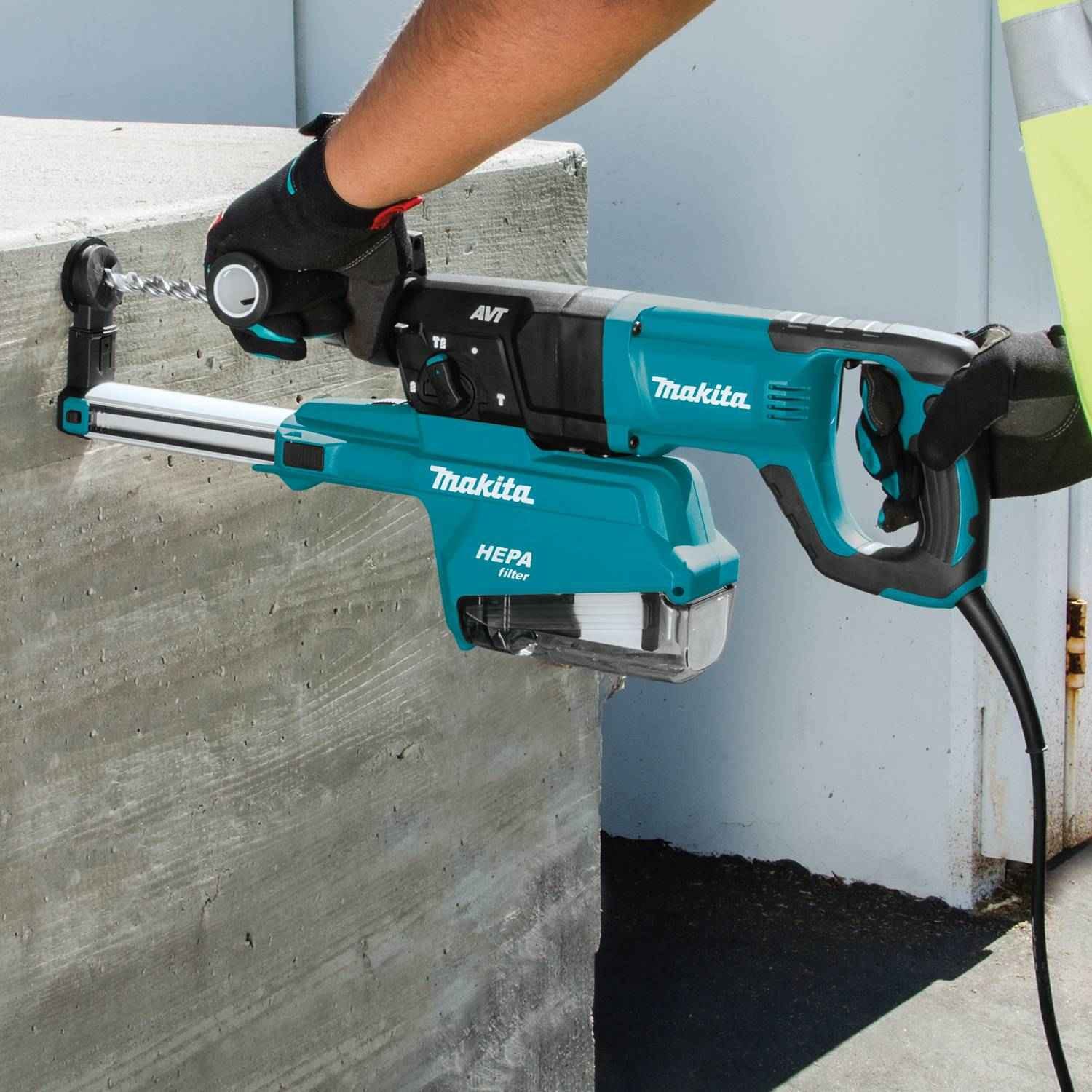 Makita HR2661 1" AVT Rotary Hammer, accepts SDS-PLUS bits, w/ HEPA Dust Extractor (D-handle) (PROMO) - Image 3