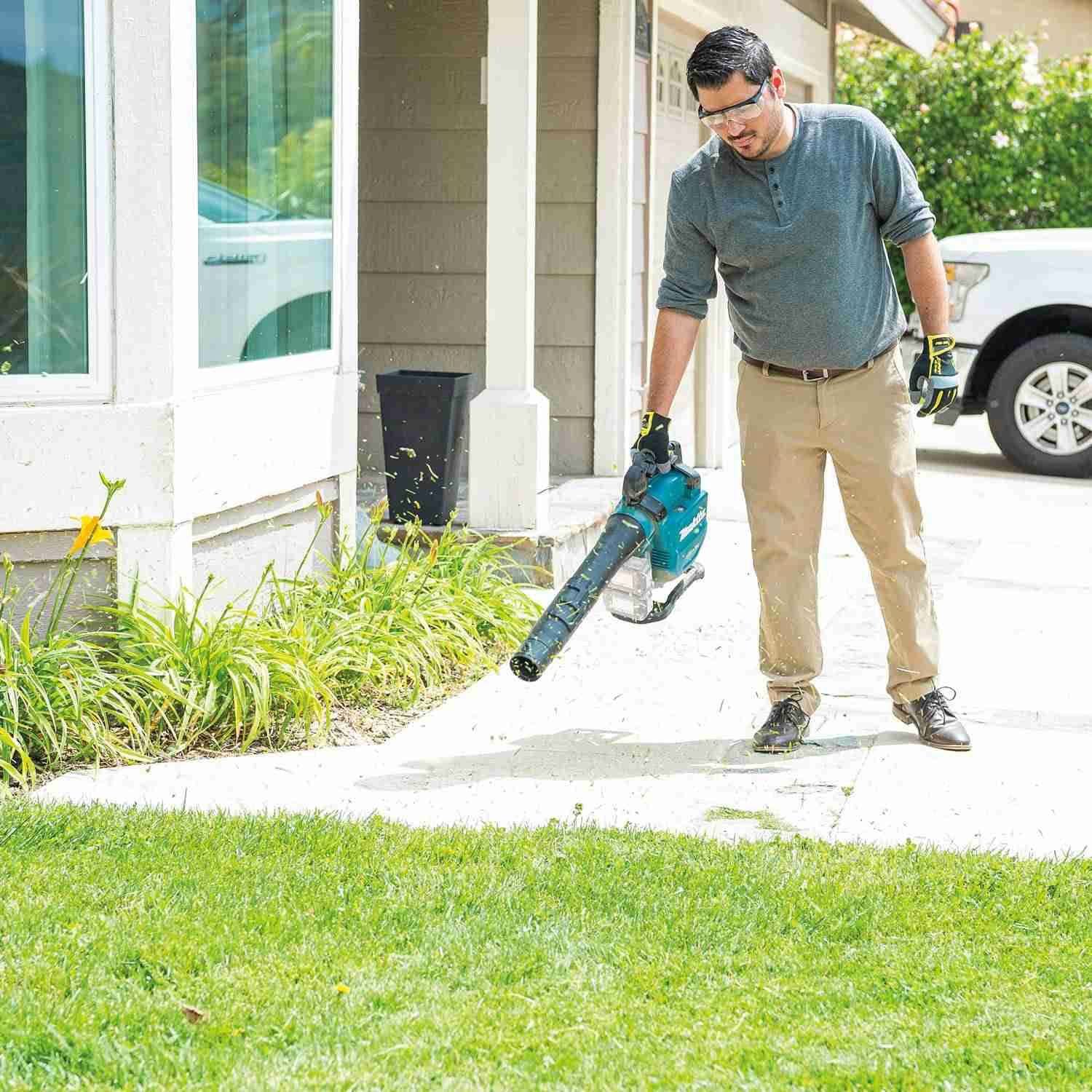 Makita XBU04ZV 36V (18V X2) LXT Brushless Blower with Vacuum Attachment Kit, Tool Only - Image 2
