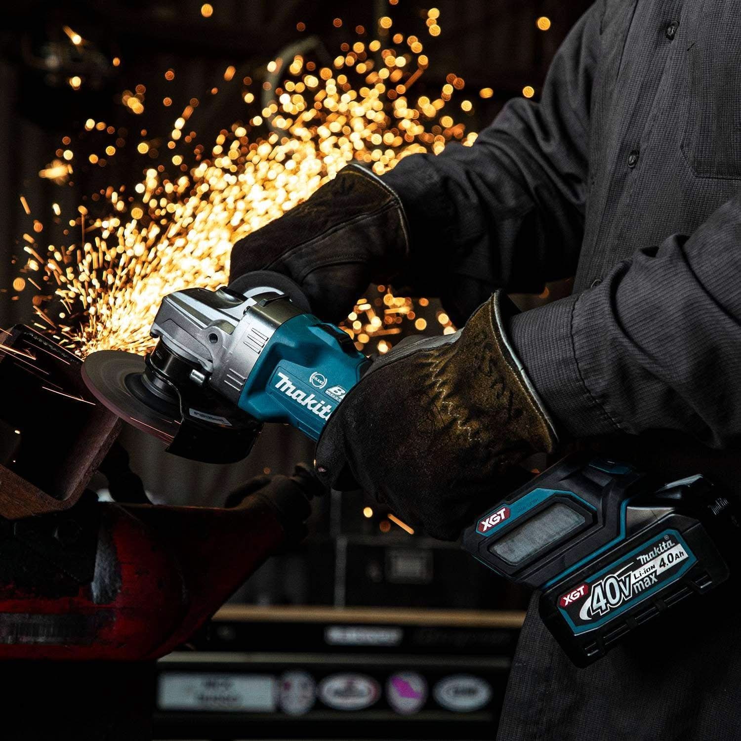 Makita GAG04M1 40V max XGT Brushless Cordless 4-1/2"Â / 5" Angle Grinder Kit, with Electric Brake, AWS Capable (4.0Ah) - Image 2