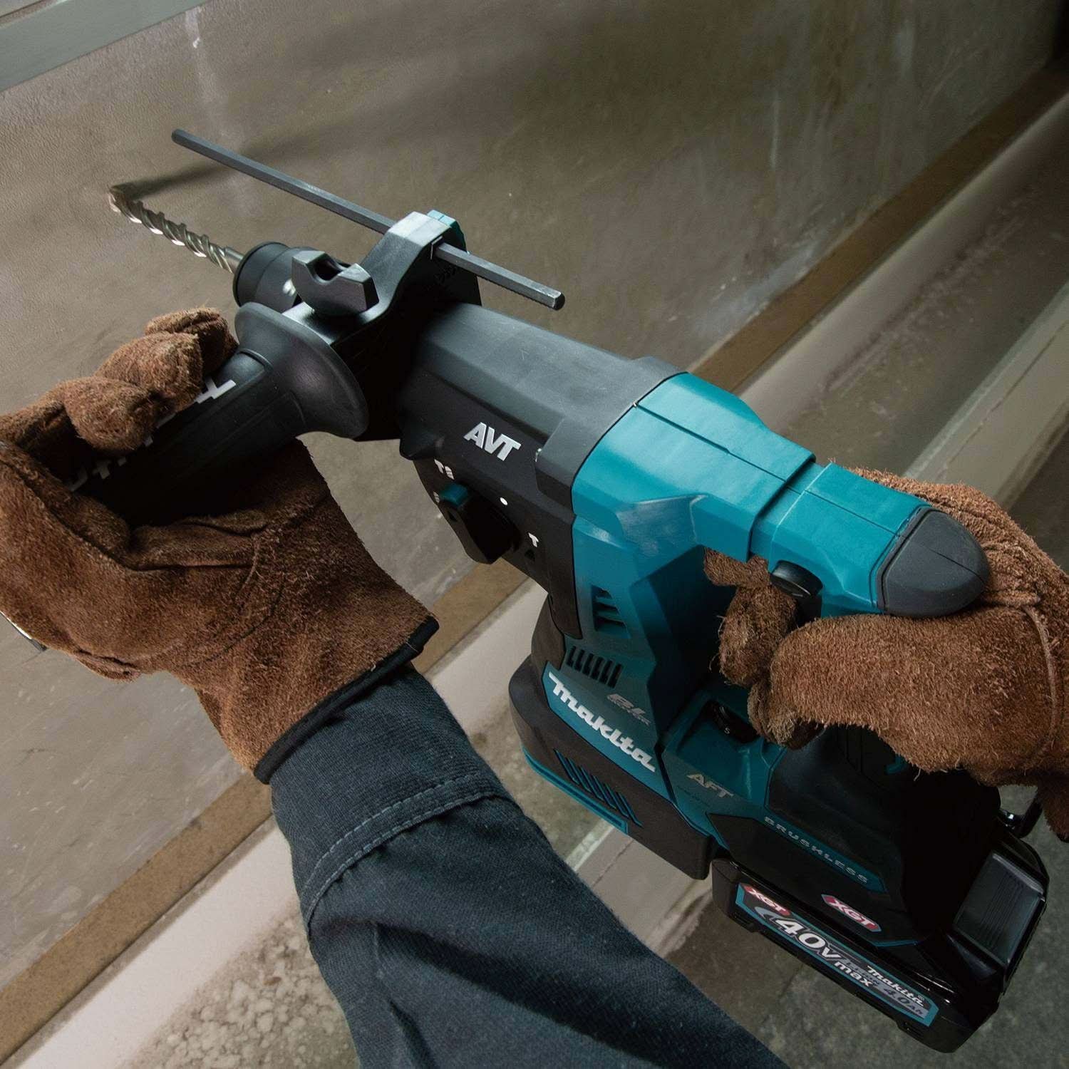 Makita GRH02M1 40V max XGT Brushless Cordless 1-1/8" SDS-PLUS AVT Rotary Hammer Kit, with Interchangeable Chuck, AWS Capable (4.0Ah) - Image 2