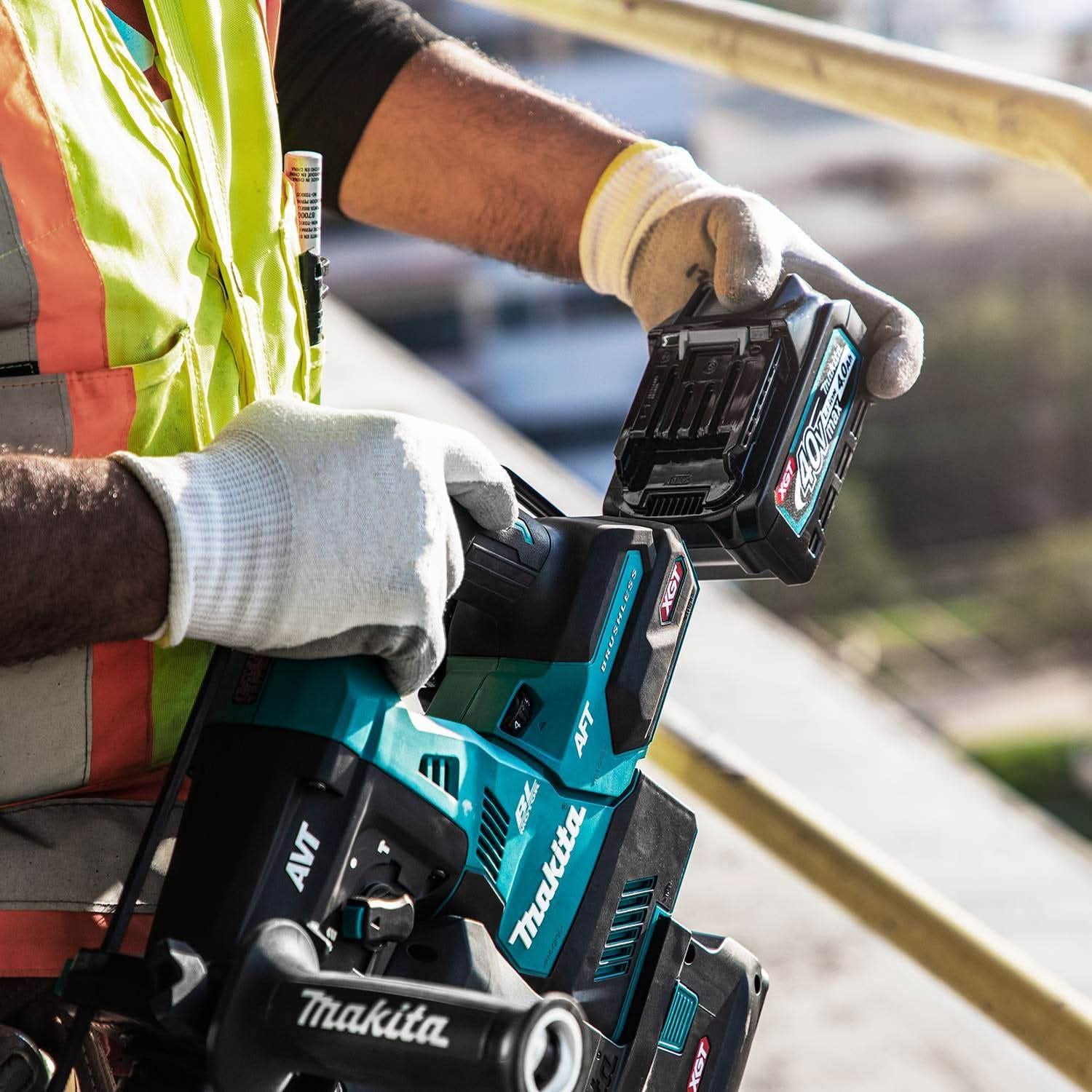 Makita GRH02M1 40V max XGT Brushless Cordless 1-1/8" SDS-PLUS AVT Rotary Hammer Kit, with Interchangeable Chuck, AWS Capable (4.0Ah) - Image 3