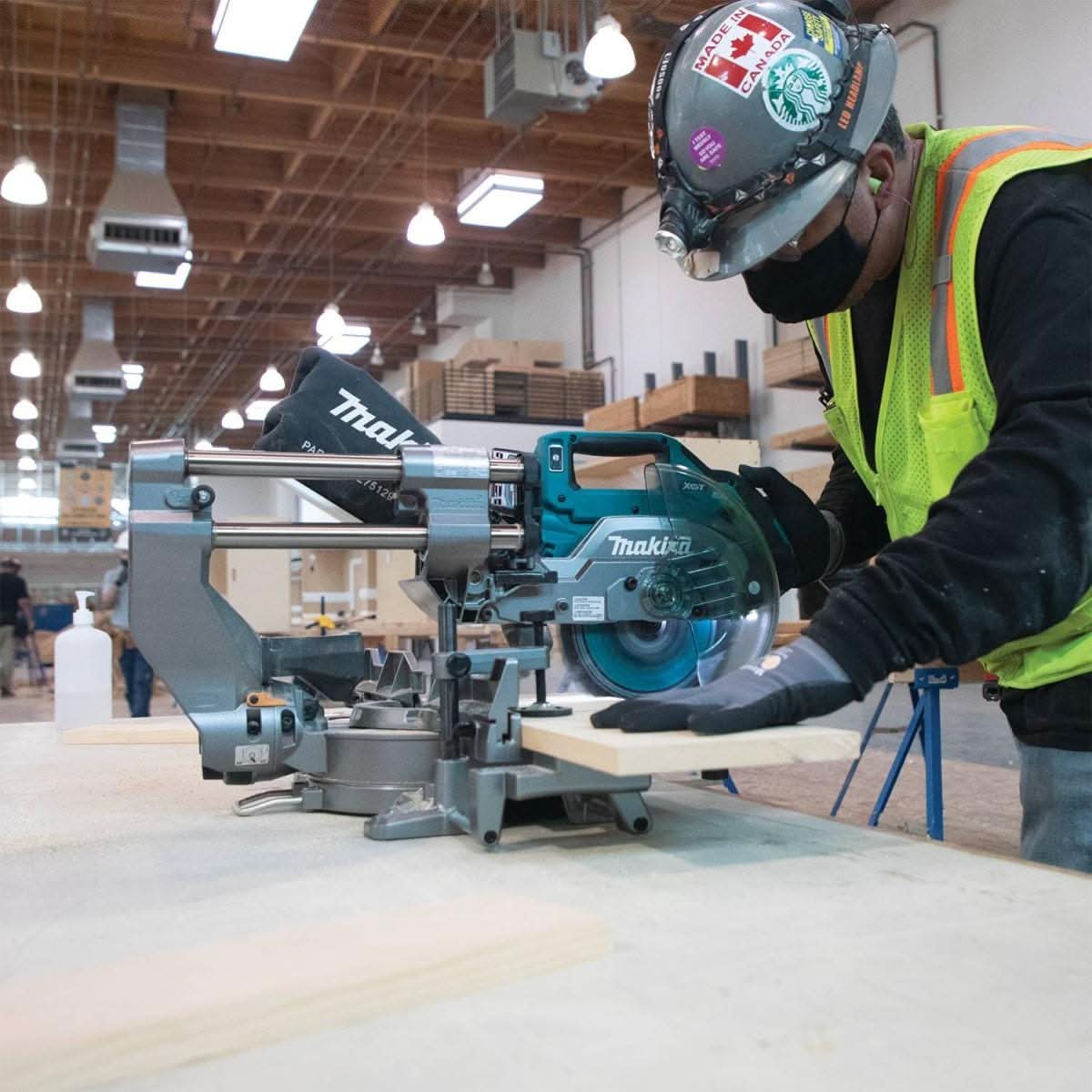 Makita GSL02M1 40V max XGT Brushless Cordless 8-1/2" Dual-Bevel Sliding Compound Miter Saw Kit, AWS Capable (4.0Ah) - Image 2