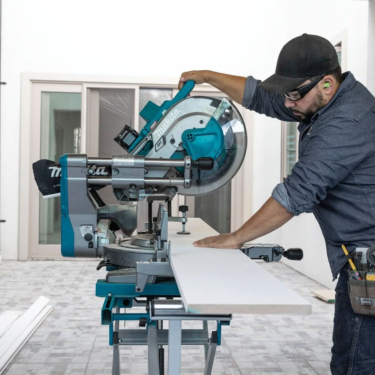 Makita GSL04M1 40V max XGT Brushless Cordless 12" Dual-Bevel Sliding Compound Miter Saw Kit, AWS Capable (4.0Ah) - Image 3