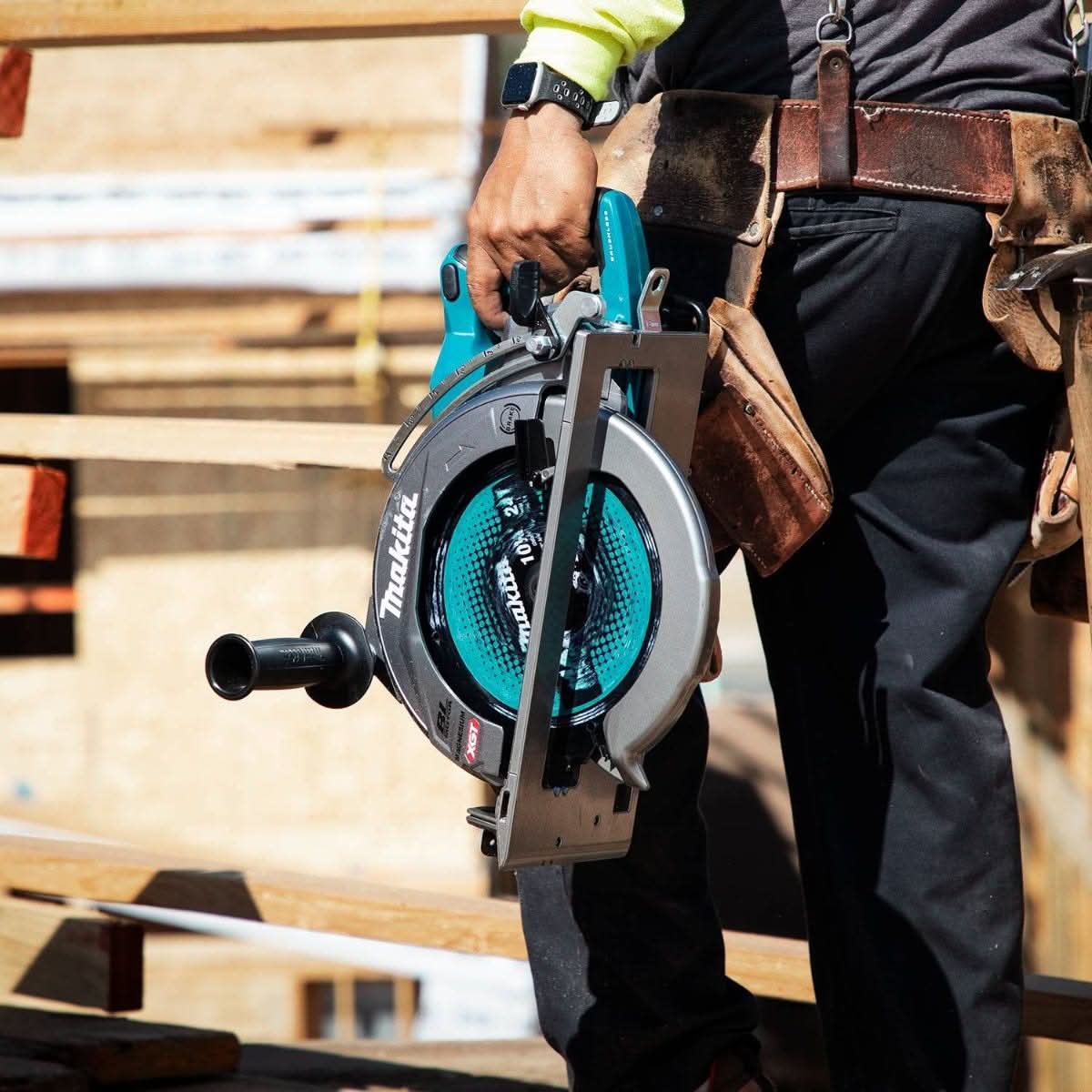 Makita 40V max XGT Brushless Rear Handle 10-1/4" AWS Circular Saw 4.0Ah Kit w/ 2-Batteries - Image 3