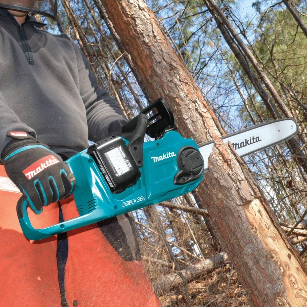 Makita XCU04PT1 18V X2 (36V) LXT Brushless Cordless 16" Chain Saw 5.0Ah Kit w/ 4 Batteries - Image 3