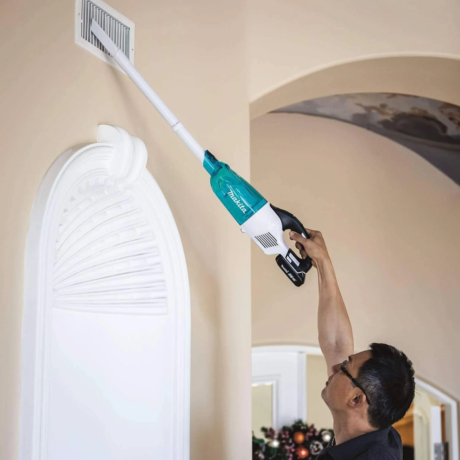 Makita XLC03R1WX4 18V LXT Lithium-ion Brushless Cordless Compact Stick Vacuum Kit, Trigger w/ Lock (2.0Ah) - Image 3