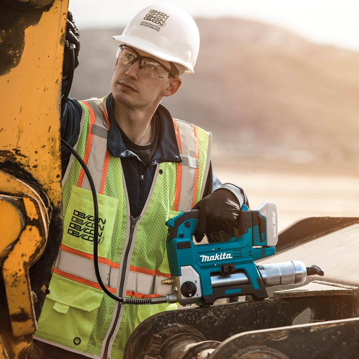Makita XPG01Z 18V LXT Lithium-Ion Cordless Grease Gun, Tool Only - Image 3