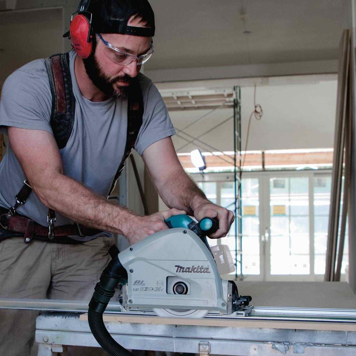 Makita XPS02ZU 36V (18V X2) LXT Brushless 6-1/2" Plunge Circular Saw, AWS, Tool Only - Image 3