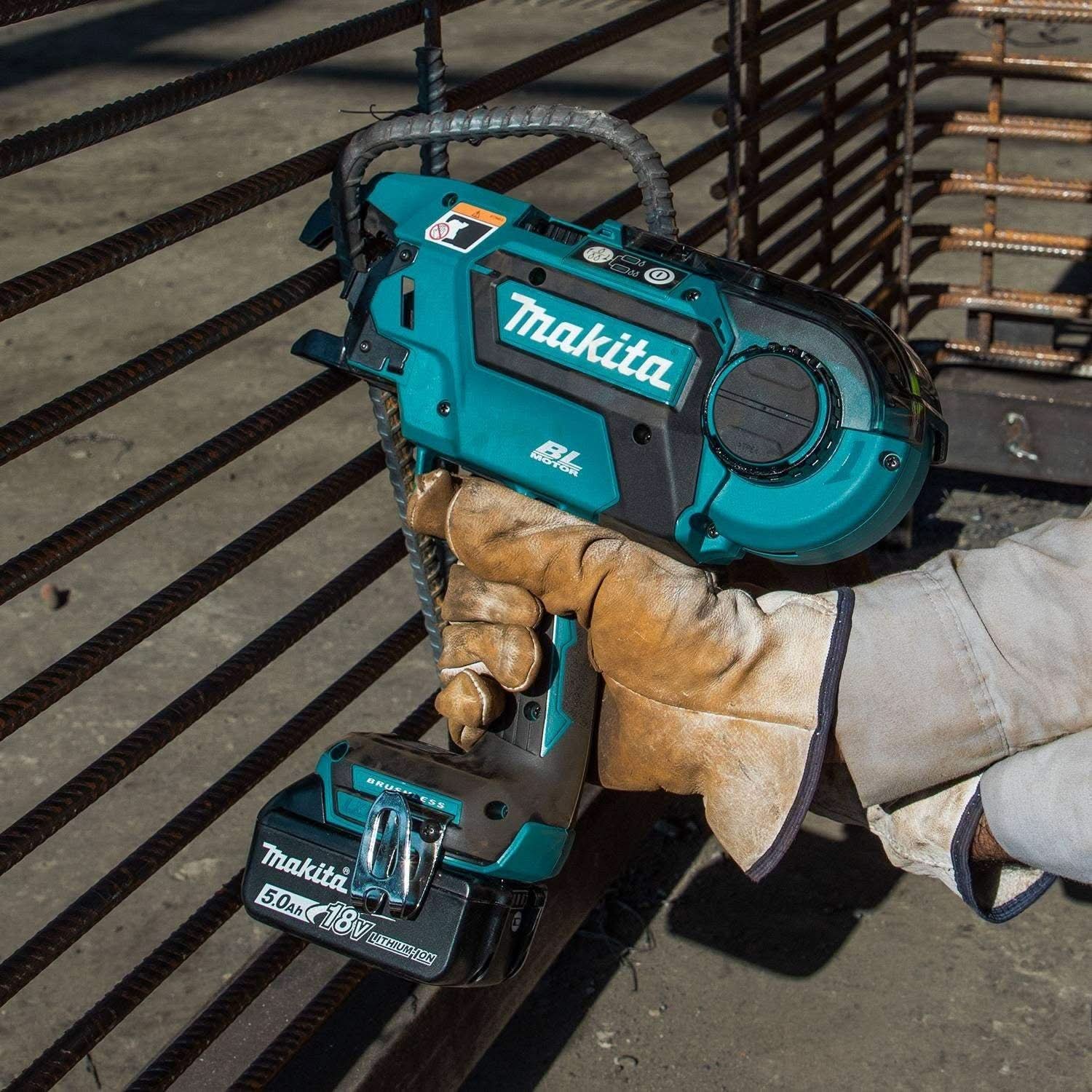 Makita XRT01TK 18V LXT Lithium-Ion Brushless Cordless Rebar Tying Tool Kit (5.0Ah) - Image 2