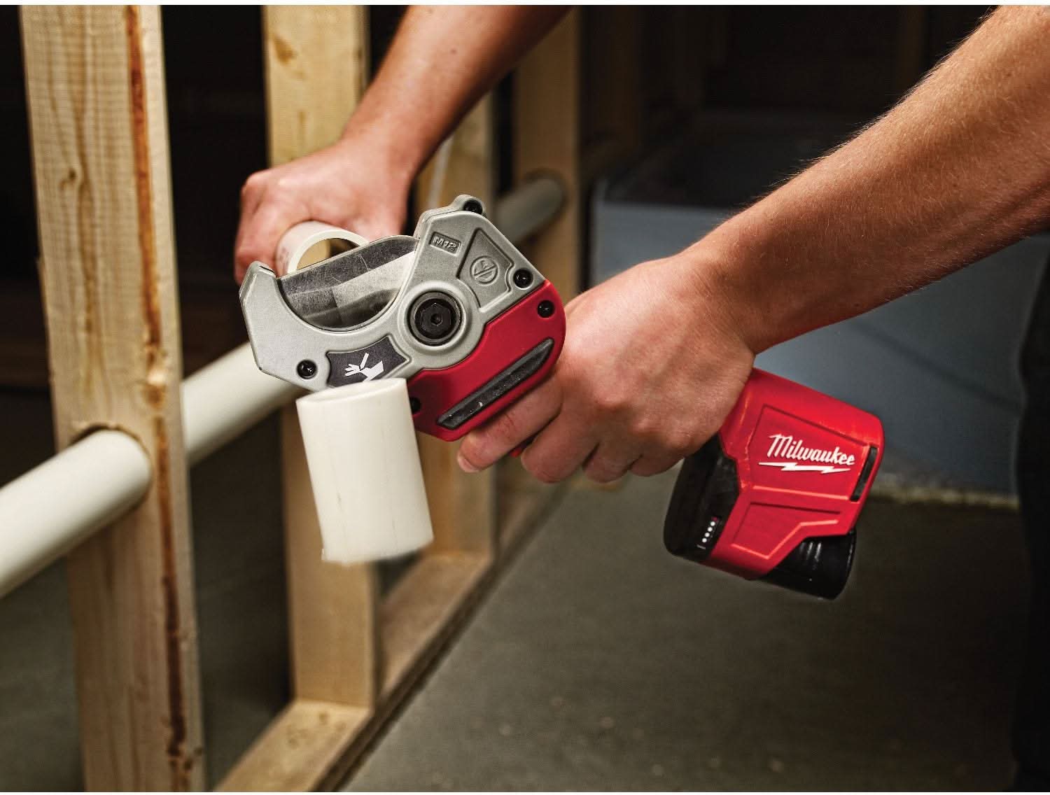 Milwaukee 2470-21 M12 Cordless PVC Shear 1.5Ah Kit - Image 3