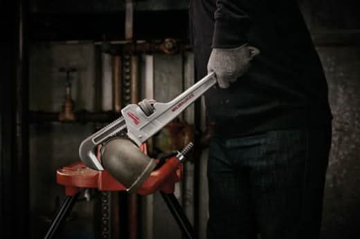 Milwaukee 48-22-7218 18" Aluminum Pipe Wrench - Image 2
