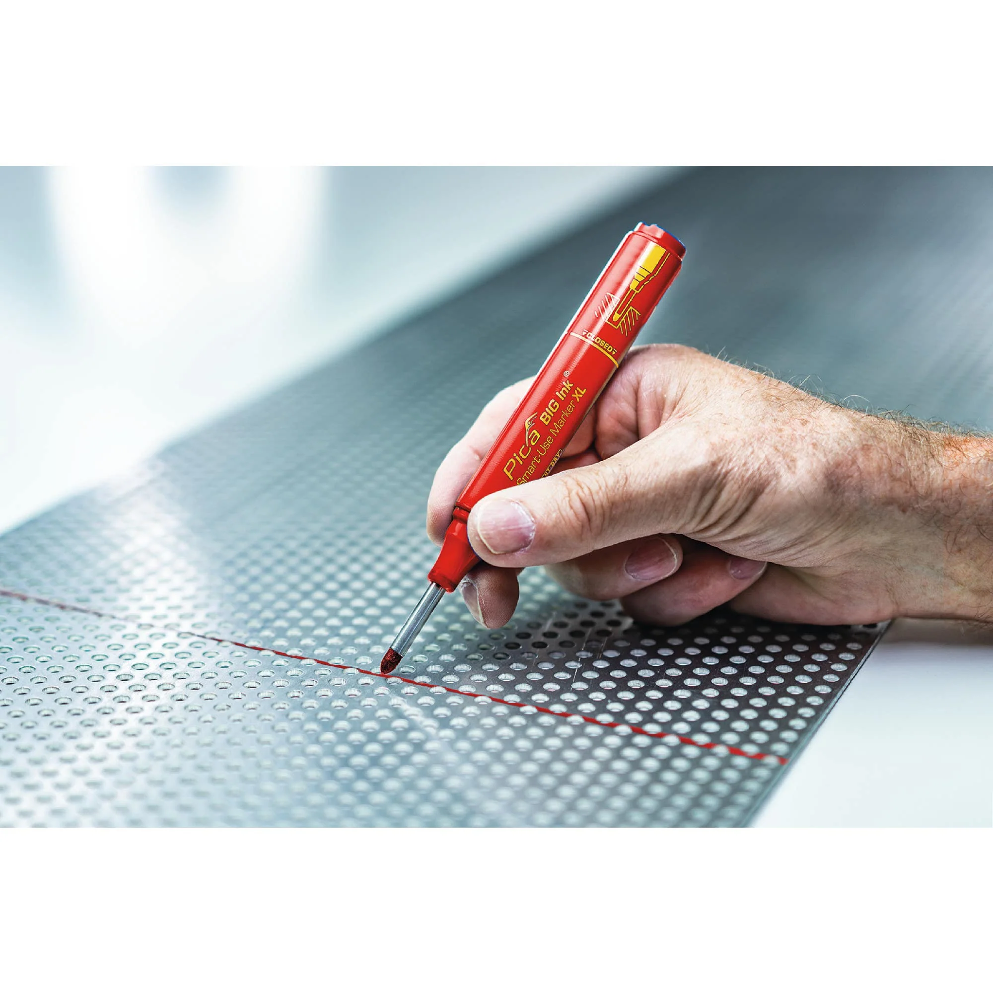 Pica 170/40/SB Red Ink Marker For Deep Hole w/ Quiver Holder, 1-Pack - Image 2