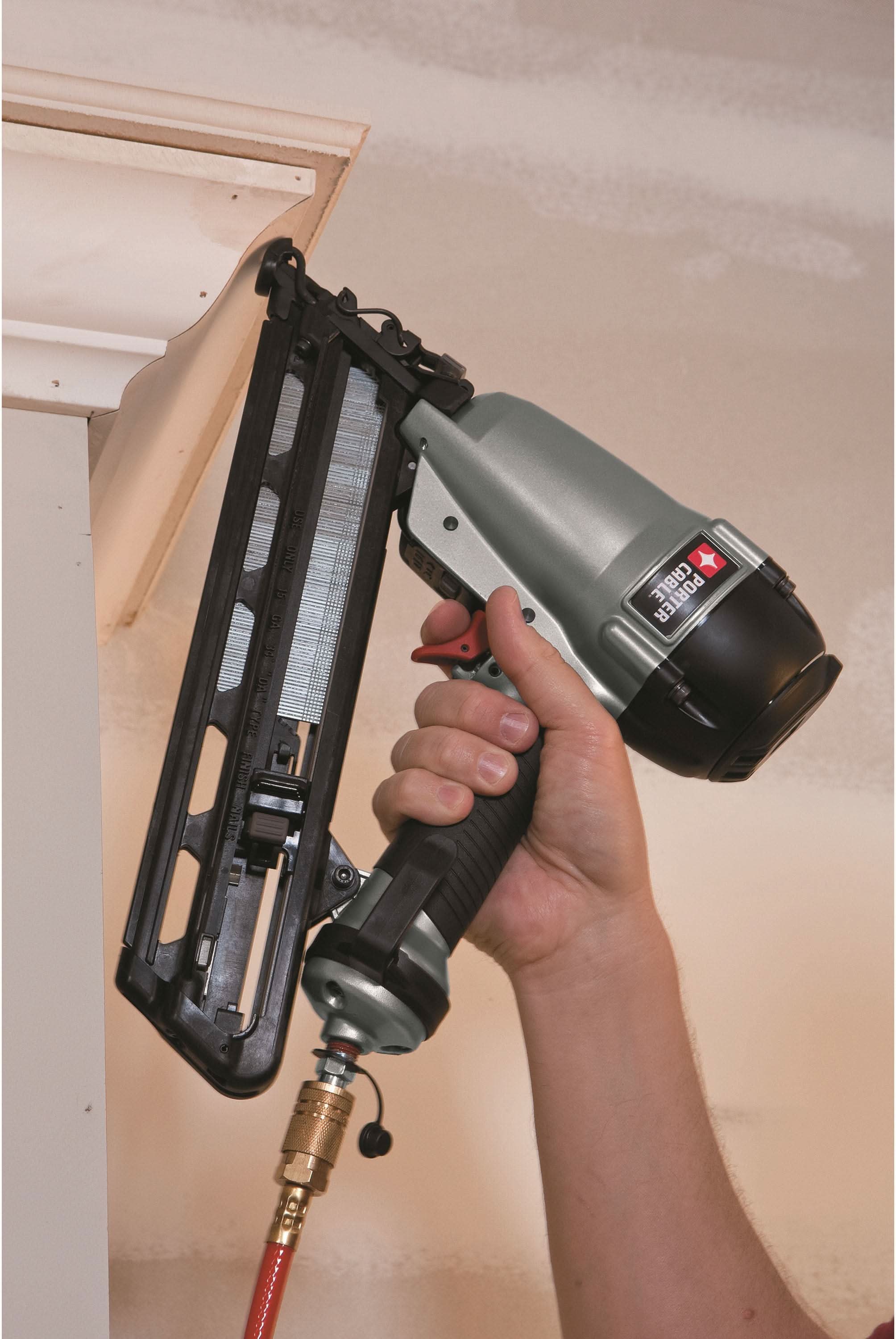 Porter Cablea DA250C 15 ga. 2-1/2" Angle Finish Nailer Kit - Image 2