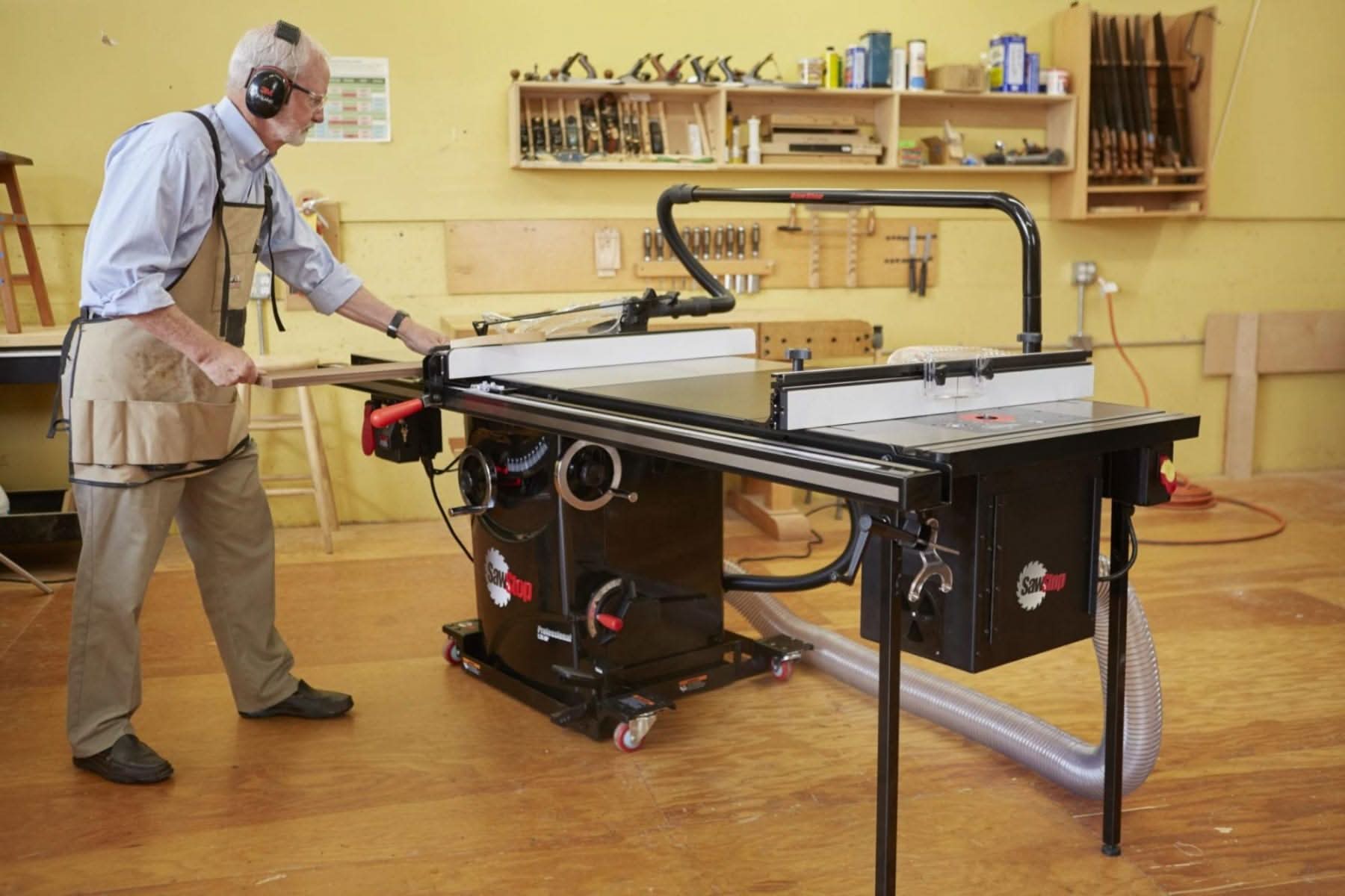SawStop PCS31230-TGP252 220V Single Phase 3-HP 13-Amp 10" Professional Cabinet Saw with 52" Professional Series T-Glide Fence System - Image 3
