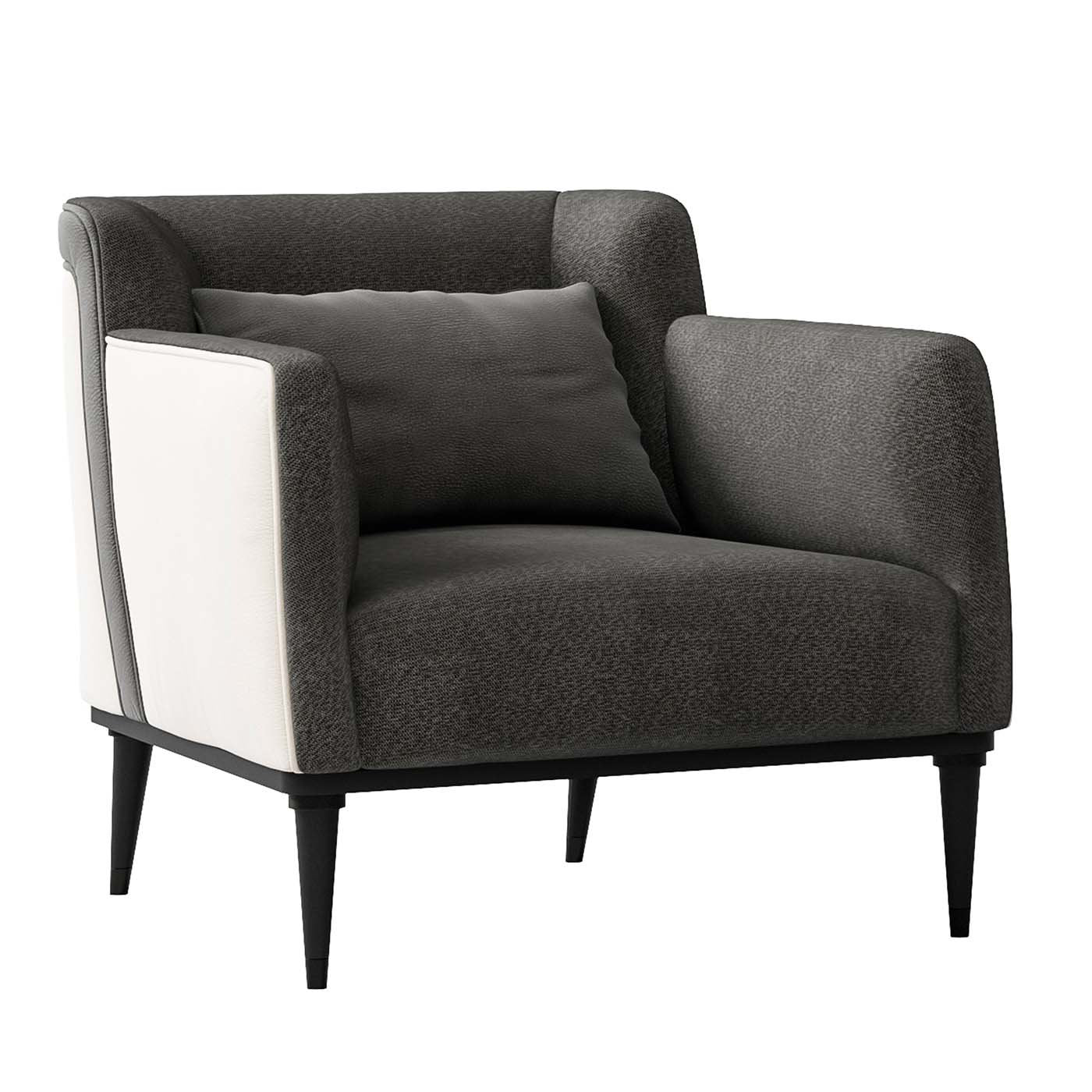 B&W LEATHER LOUNGE ARMCHAIR I ,540.00