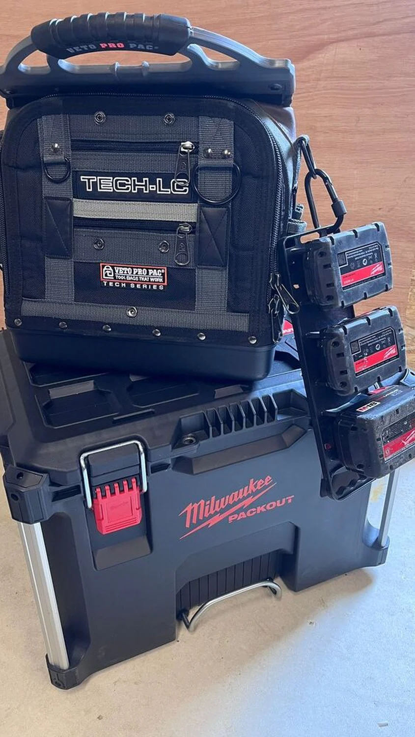 StealthMounts Battery Holder with Handle for Milwaukee M18 Batteries - Image 3