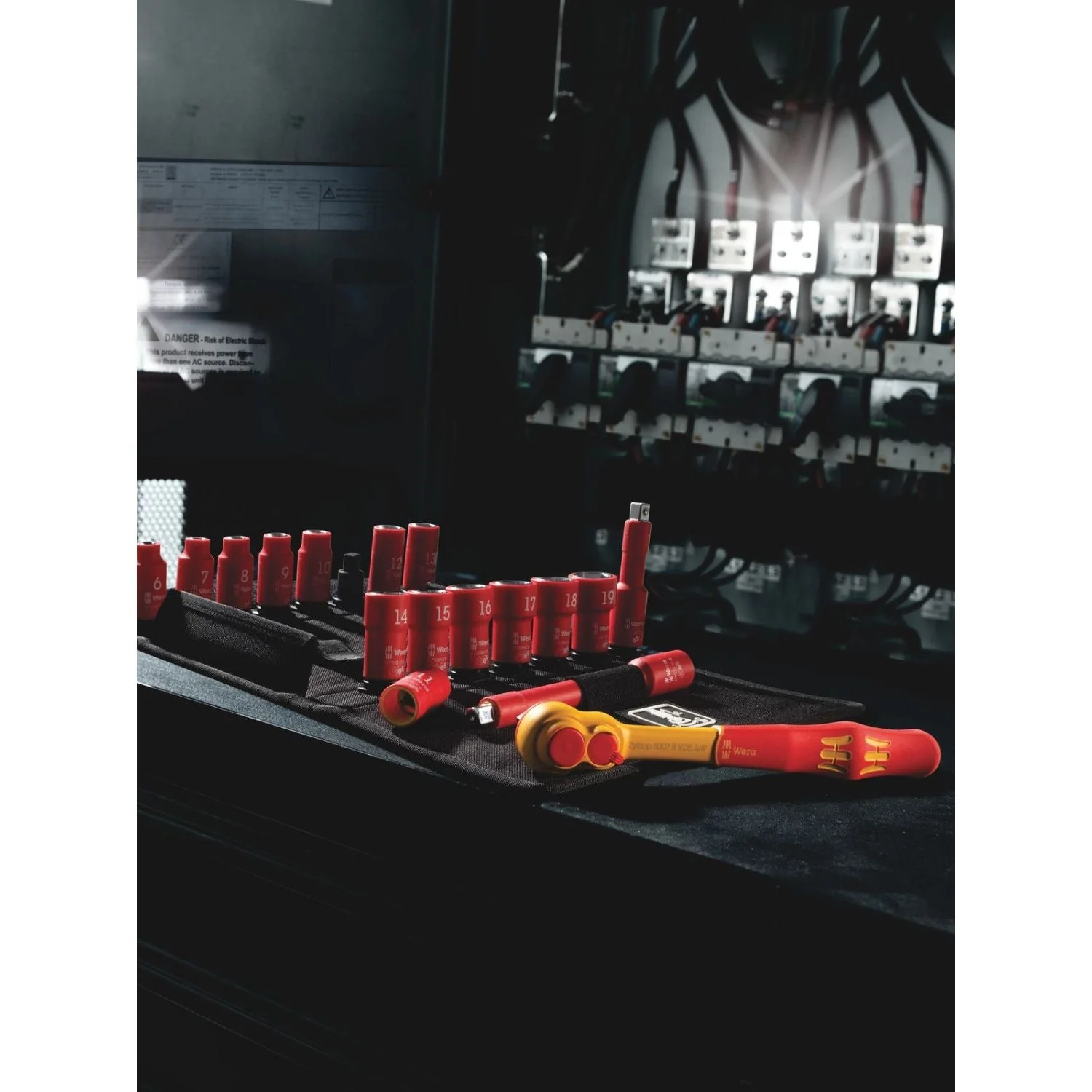Wera 8100 SB VDE 1 Zyklop Ratchet Set, Insulated, Switch Lever, 3/8-in. Drive, Metric, 17-Pieces - Image 3