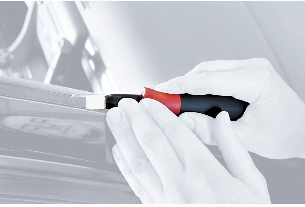 Wiha 43090 Universal Razor Edged Scraper SoftFinish Handle with Replacement Blades - Image 3