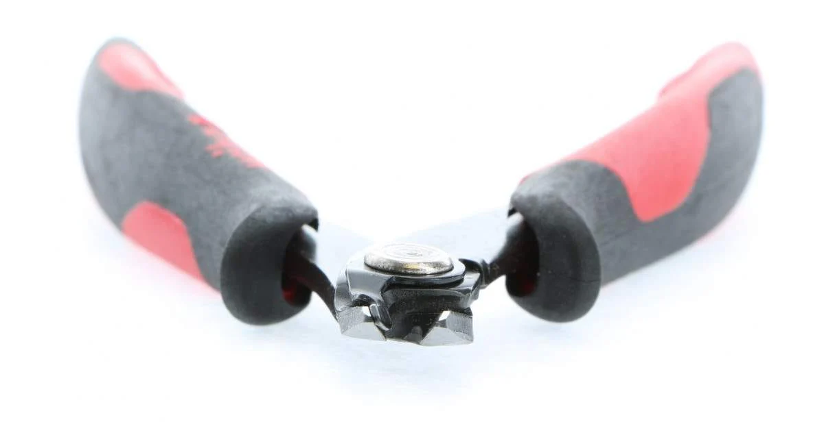 Wiha 56825 Electronic Diagonal Cutters Full Flush Wide Shape With Wire Holding Spring - Image 3